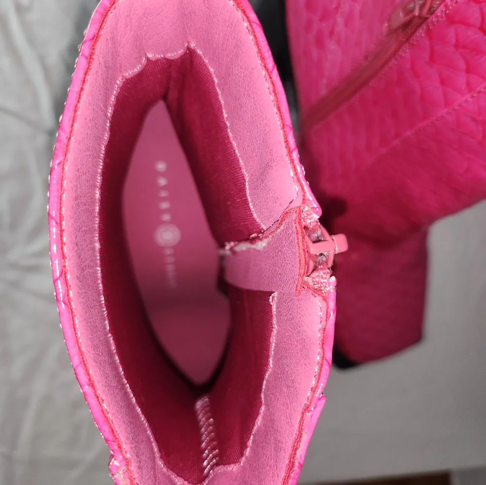 Daisy Street Exclusive heeled boots in pink croc - Picture 5 of 8